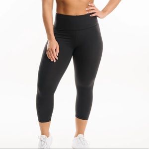 Zyia size 20 Black Fit n Free Hi-Rise Crop active wear crops leggings crop EUC